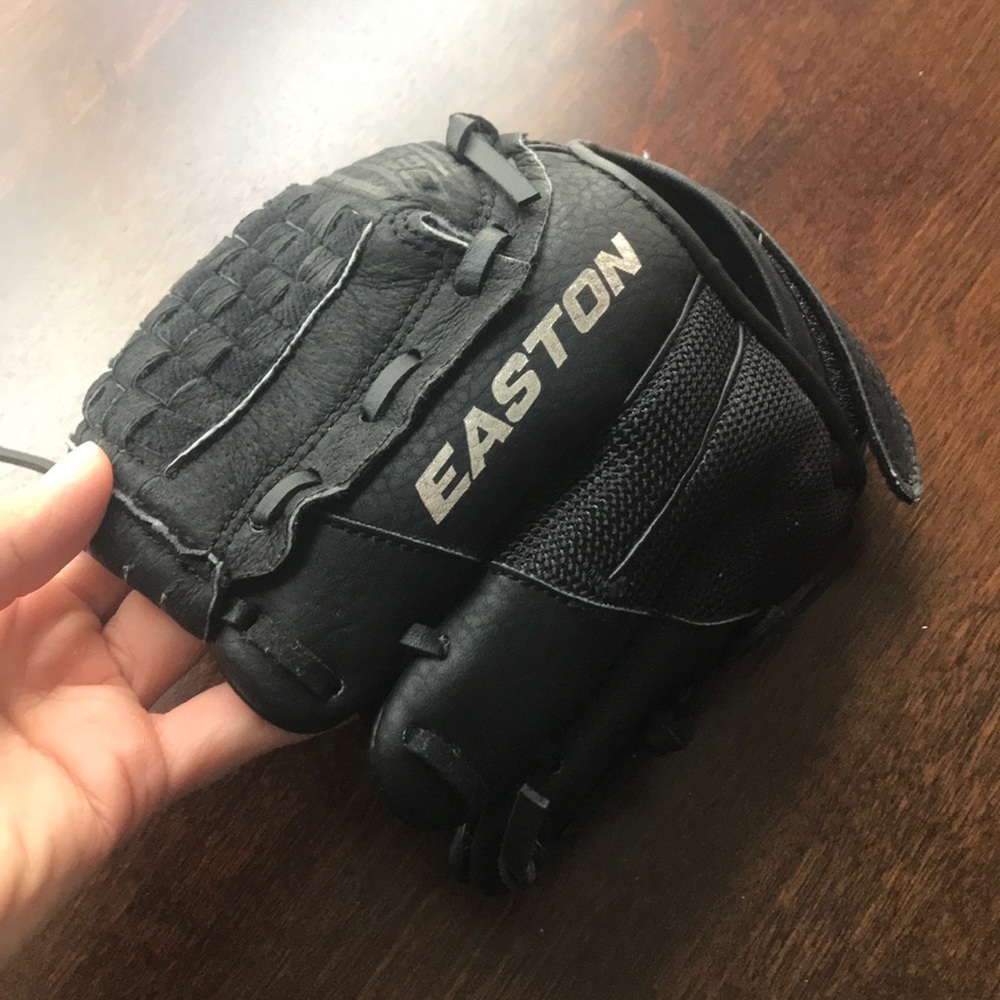 Boys baseball glove brand new!!!